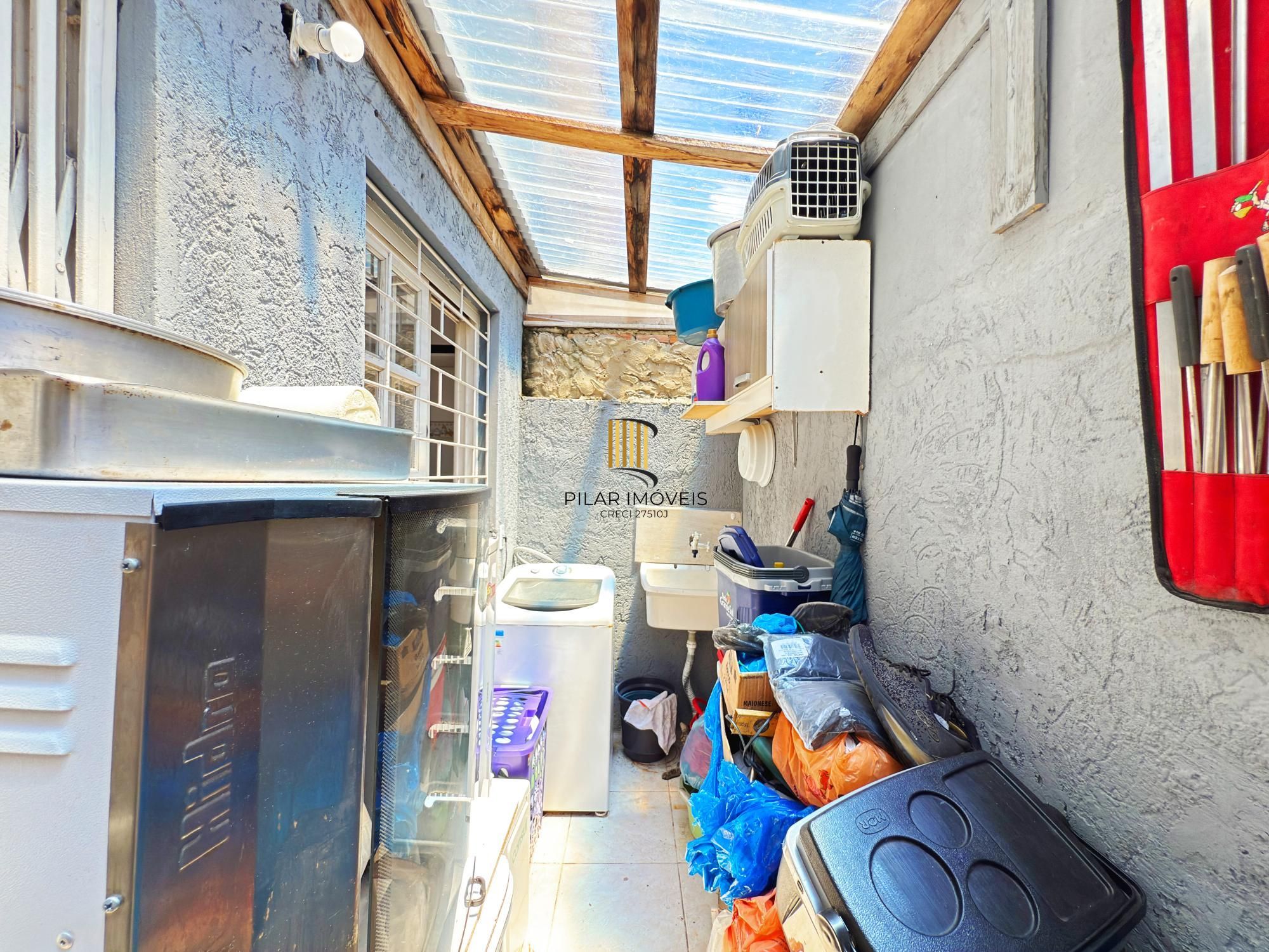 Casa 2 dormitórios no bairro Hípica