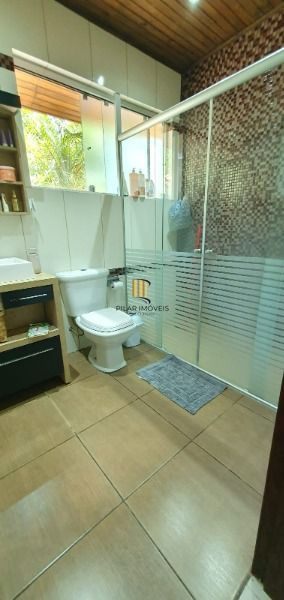 Sítio em Porto Alegre, no bairro Restinga, com 2 dormitório(s), e 2 banheiros, à venda.