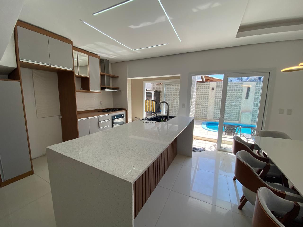 Casa em condomínio semimobiliada, no Lagos de Nova Ipanema