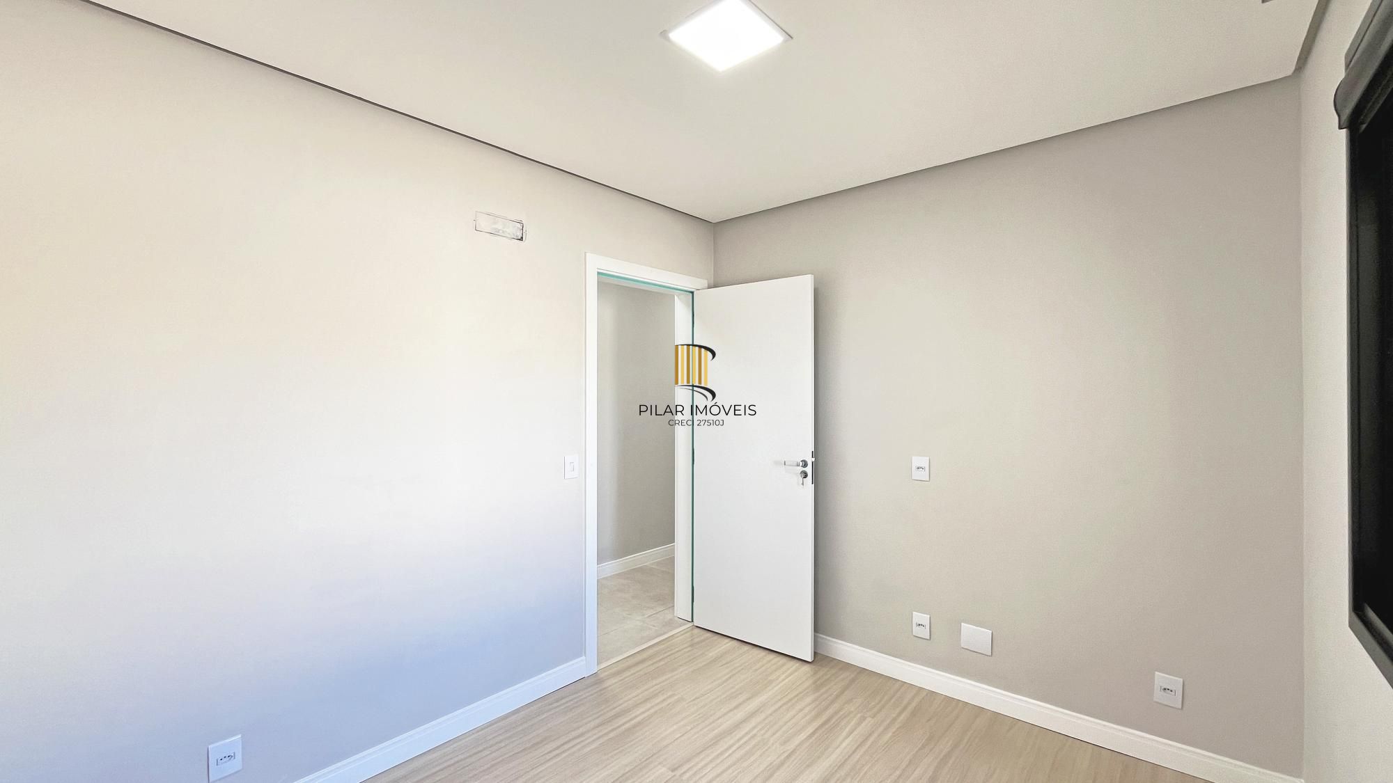 Casa Condominio em Porto Alegre, no bairro Hípica, com 3 dormitório(s), e 3 banheiros, à venda.