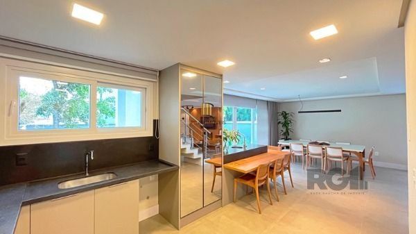 Casa Condominio para Venda - 364m², 3 dormitórios, sendo 3 suites, 2 vagas - Pedra Redonda