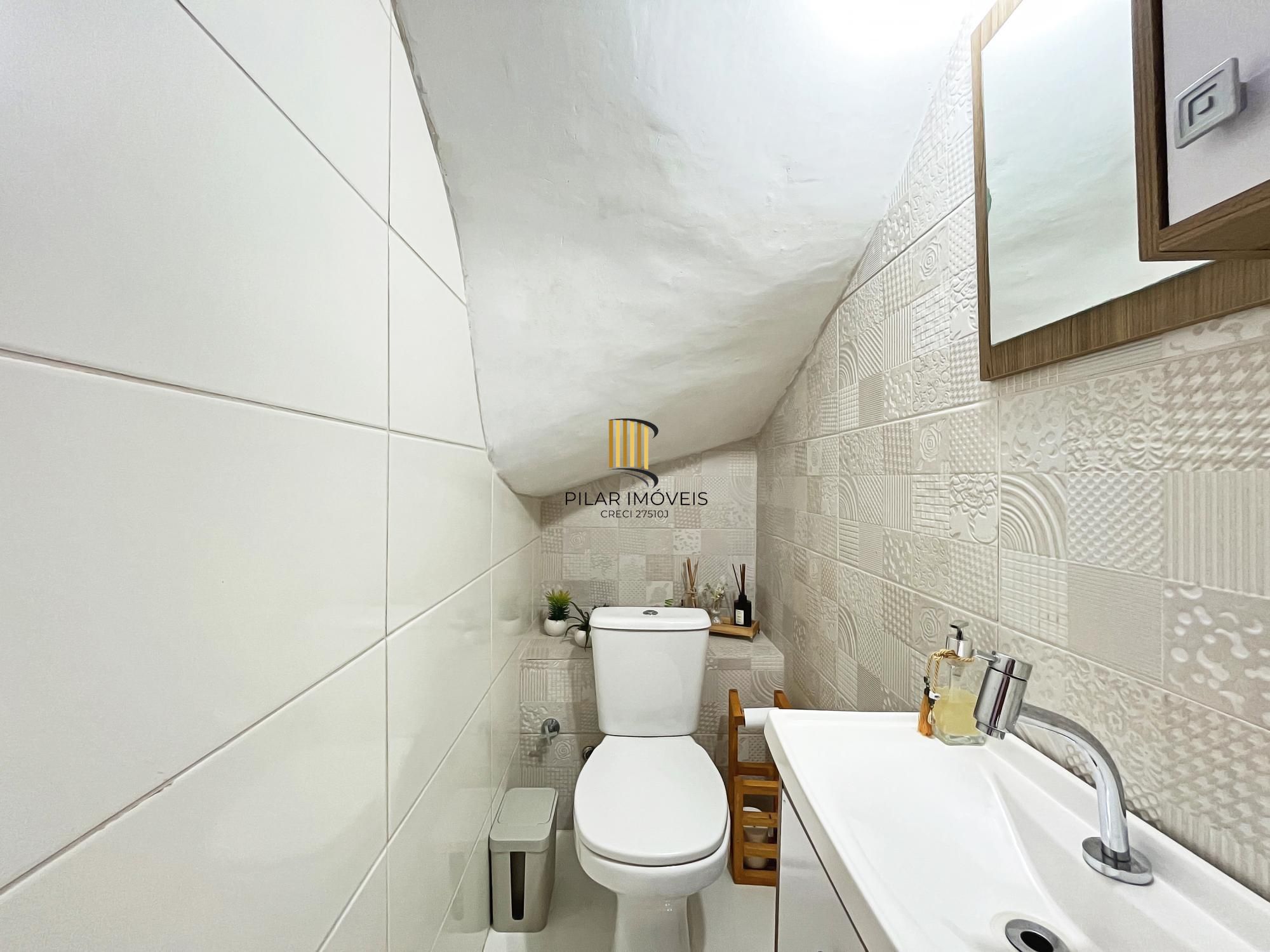 Casa 3 dormitórios no bairro Guarujá