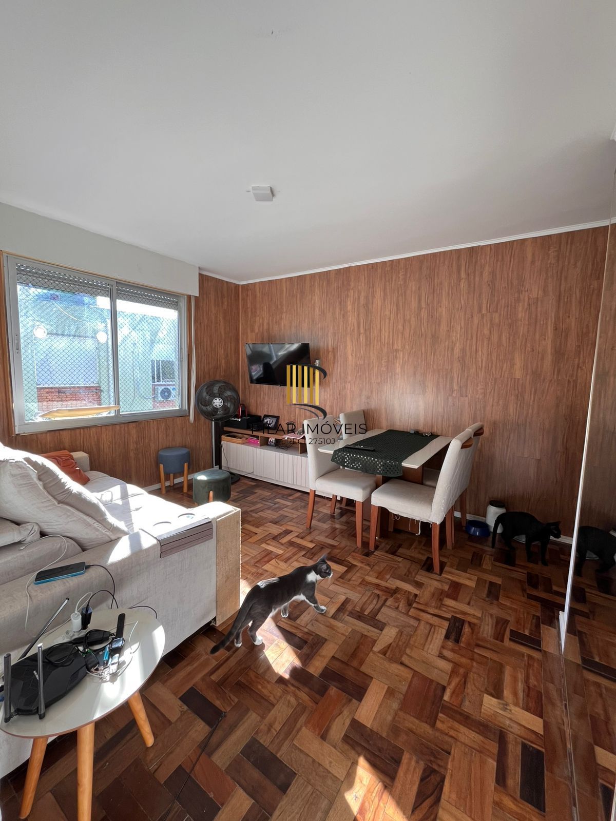 Apartamento semi mobiliado de 2 dormitórios no bairro Cristal