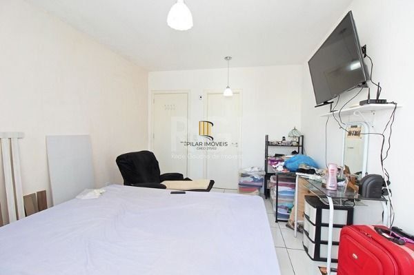 Casa em Porto Alegre, no bairro Aberta dos Morros, com 3 dormitório(s), e 3 banheiros, à venda.