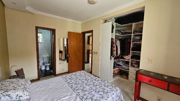 Casa em Porto Alegre, no bairro Vila Nova, com 3 dormitório(s), e 3 banheiros, à venda.