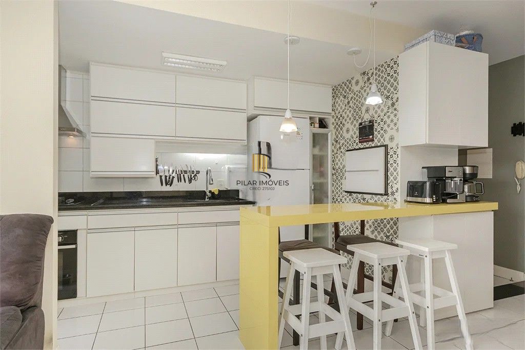 Apartamento com 2 dormitórios, 2 vagas, 65m2 coração do Menino Deus.
