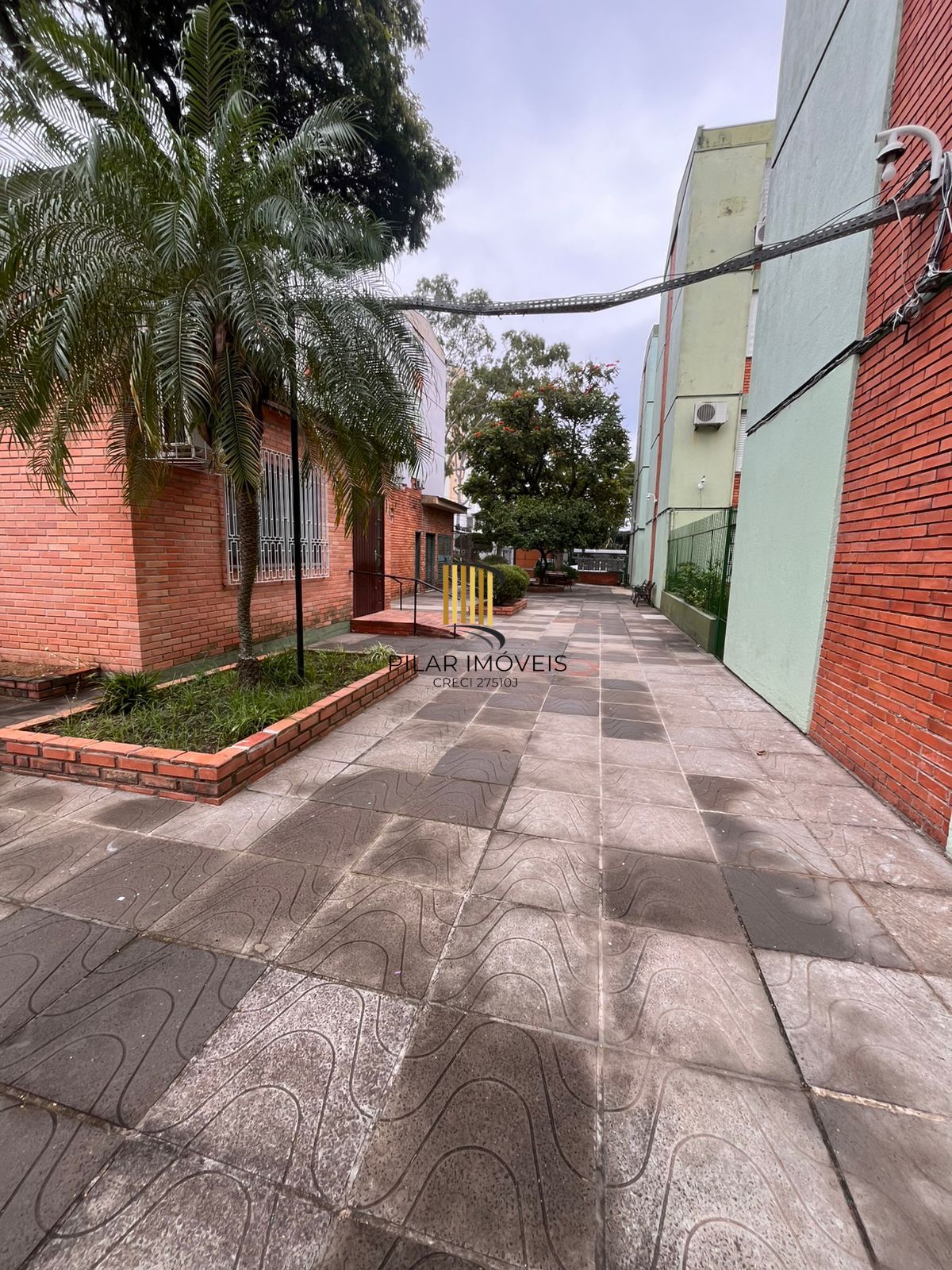 Apartamento semi mobiliado de 2 dormitórios no bairro Cristal