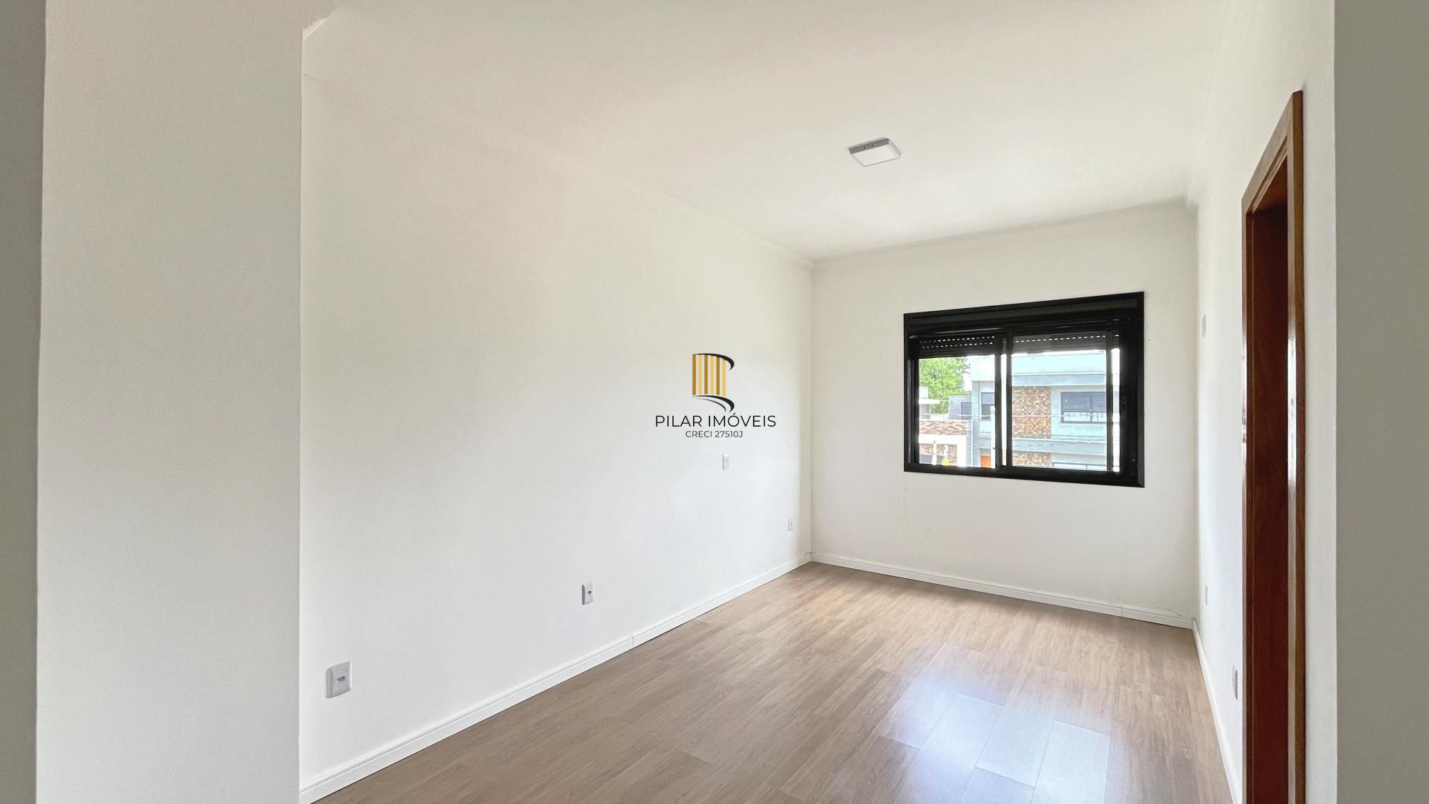 Casa em Porto Alegre, no bairro Hípica, com 3 dormitório(s), e 3 banheiros, à venda.