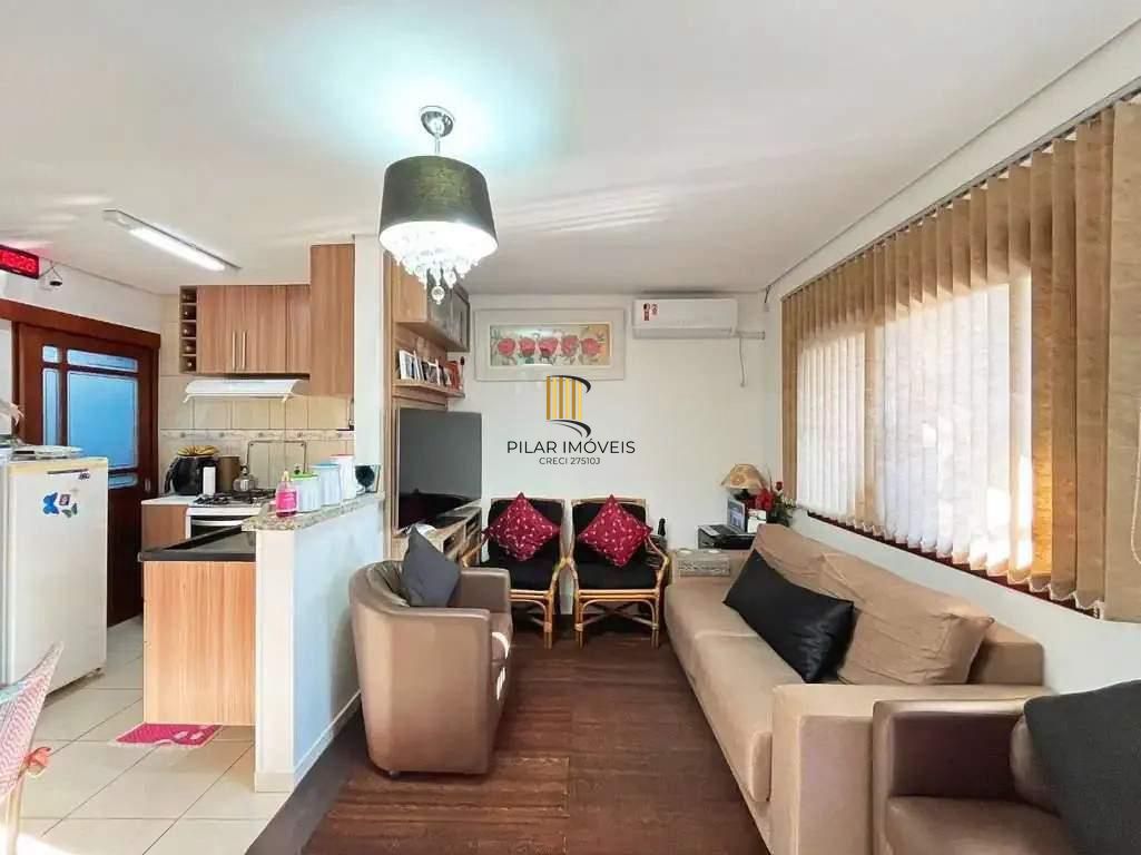 Casa 2 dormitórios no bairro Hípica