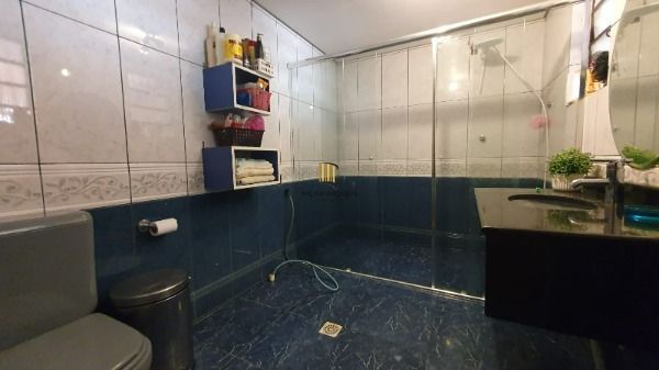 Casa em Porto Alegre, no bairro Espírito Santo, com 4 dormitório(s), e 4 banheiros, à venda.