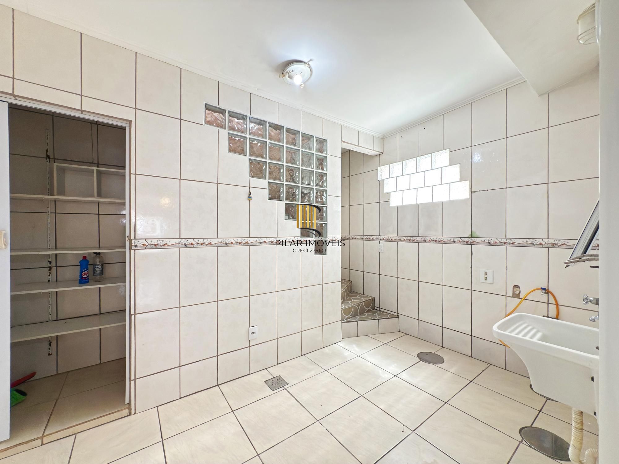 Casa Condominio em Porto Alegre, no bairro Aberta dos Morros, com 2 dormitório(s), e 2 banheiros, à venda.