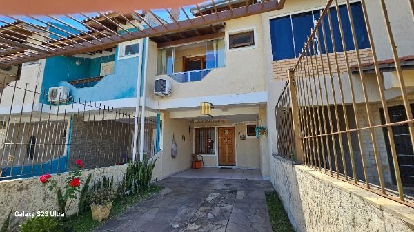 Casa 2 dormitórios no bairro Hípica