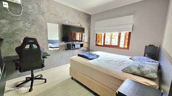 Casa em Porto Alegre, no bairro Vila Nova, com 3 dormitório(s), e 3 banheiros, à venda.