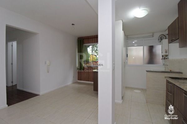 Apartamento em Porto Alegre, no bairro Guarujá, com 3 dormitório(s), e 3 banheiros, à venda.