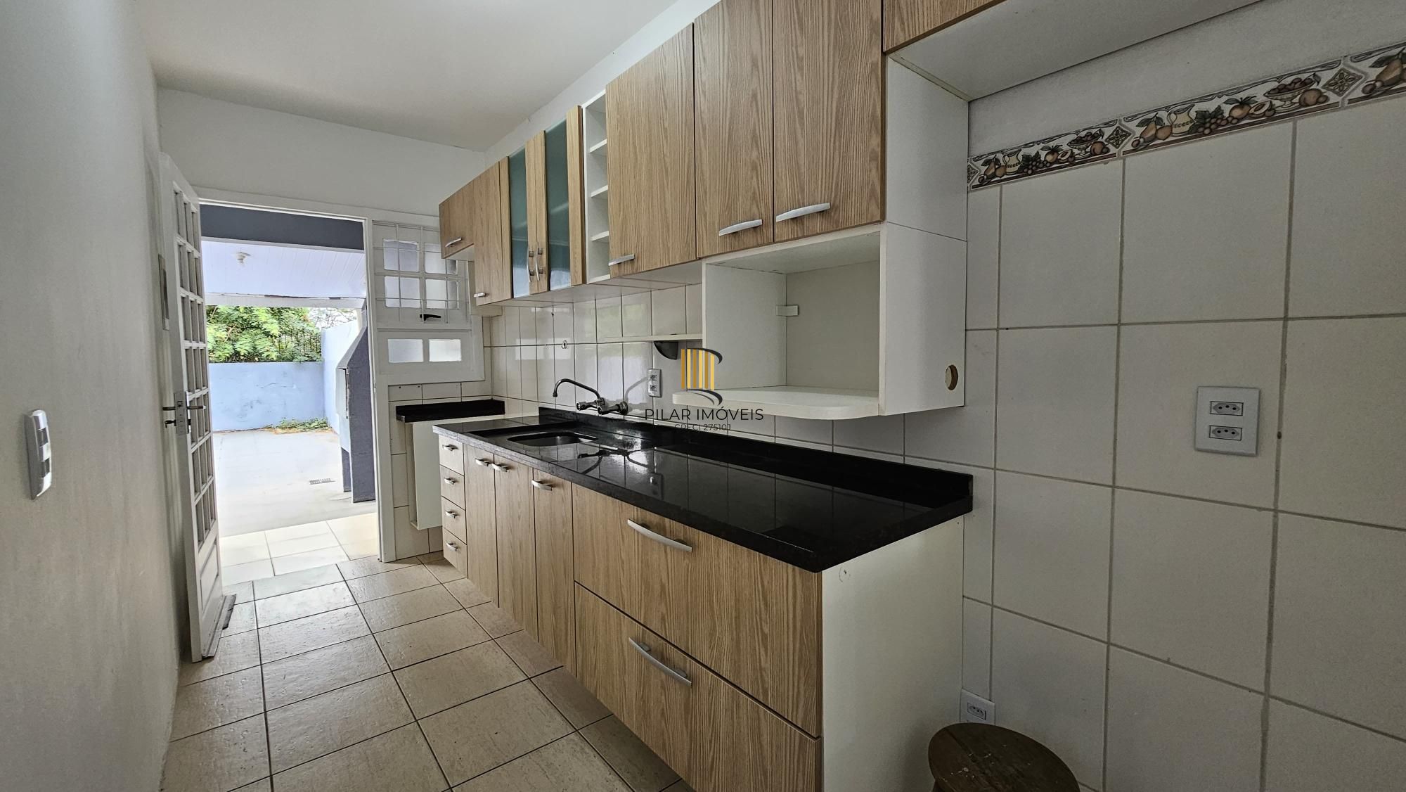 Casa 3 dormitórios no bairro Hípica