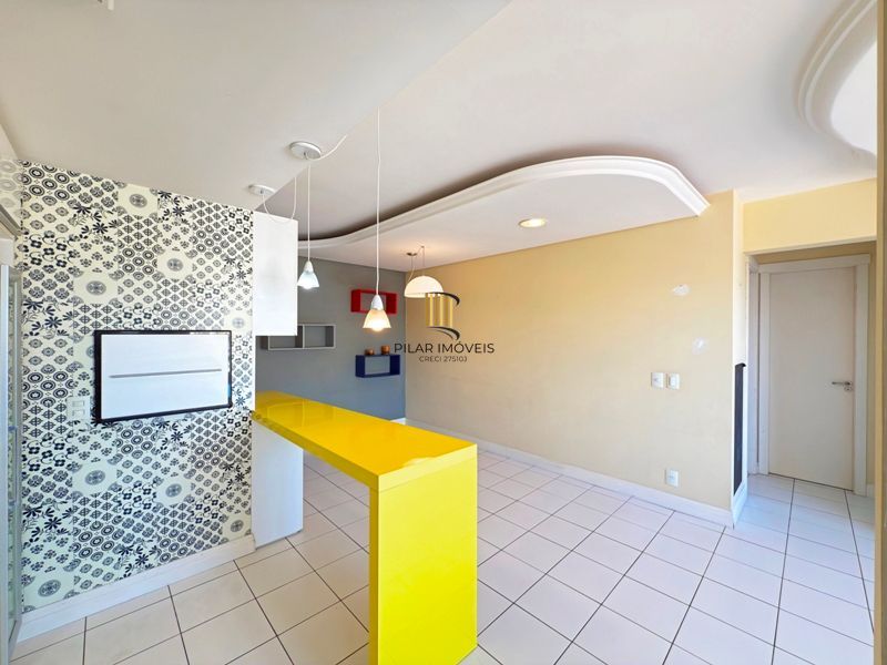 Apartamento com 2 dormitórios, 2 vagas, 65m2 coração do Menino Deus.