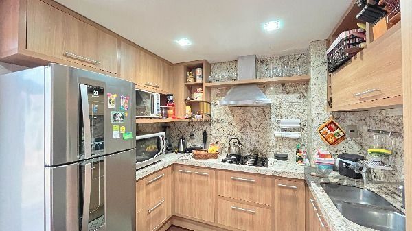 Casa em Porto Alegre, no bairro Hípica, com 3 dormitório(s), e 3 banheiros, à venda.