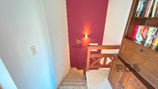 Casa em Porto Alegre, no bairro Hípica, com 3 dormitório(s), e 2 banheiros, à venda.