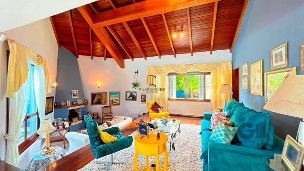 Casa em Porto Alegre, no bairro Ipanema, com 3 dormitório(s), à venda.