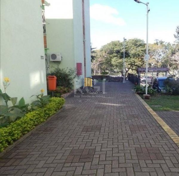 Apartamento em Porto Alegre, no bairro Cristal, com 2 dormitório(s), e 2 banheiros, à venda.
