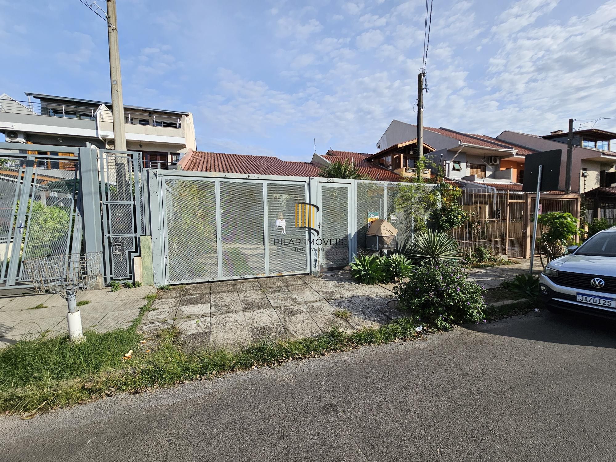 Casa 3 dormitórios no bairro Guarujá
