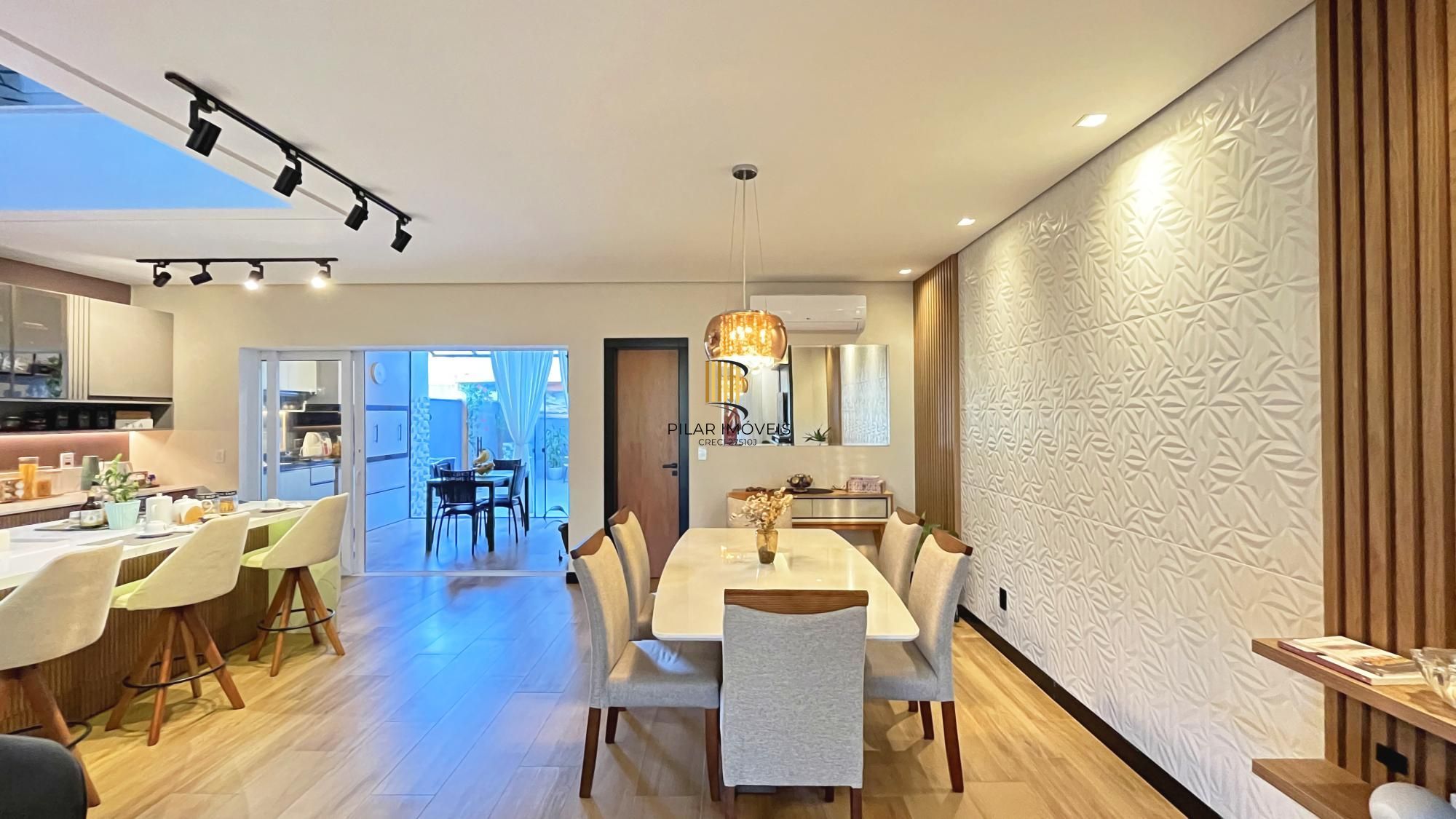 Casa à venda com 174m², 3 dormitórios, 3 suítes, 2 vagas, no bairro Hípica em Porto Alegre