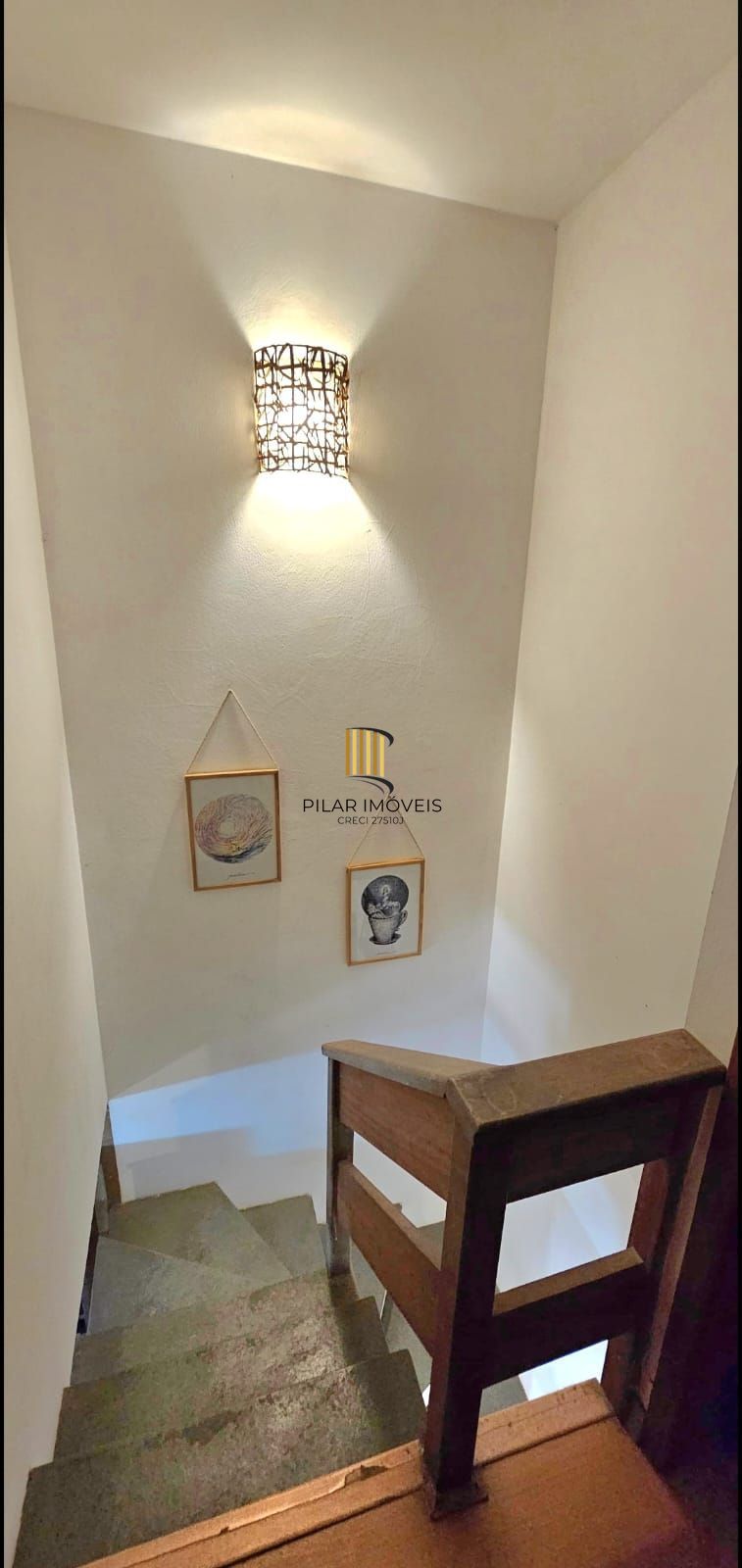 Casa em Porto Alegre, no bairro Hípica, com 2 dormitório(s), e 2 banheiros, à venda.