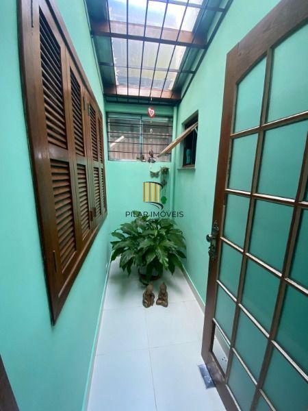 Casa para Venda - 300m², 2 dormitórios, sendo 1 suites, 2 vagas - Urubatã