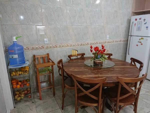 Casa em Porto Alegre, no bairro Espirito Santo, com 4 dormitório(s), e 4 banheiros, à venda.