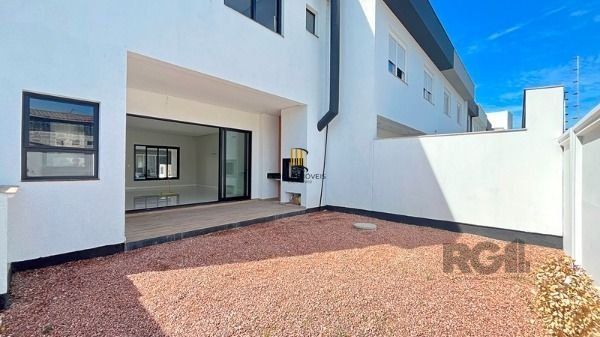 Casa Condominio em Porto Alegre, no bairro Ipanema, com 3 dormitório(s), à venda.