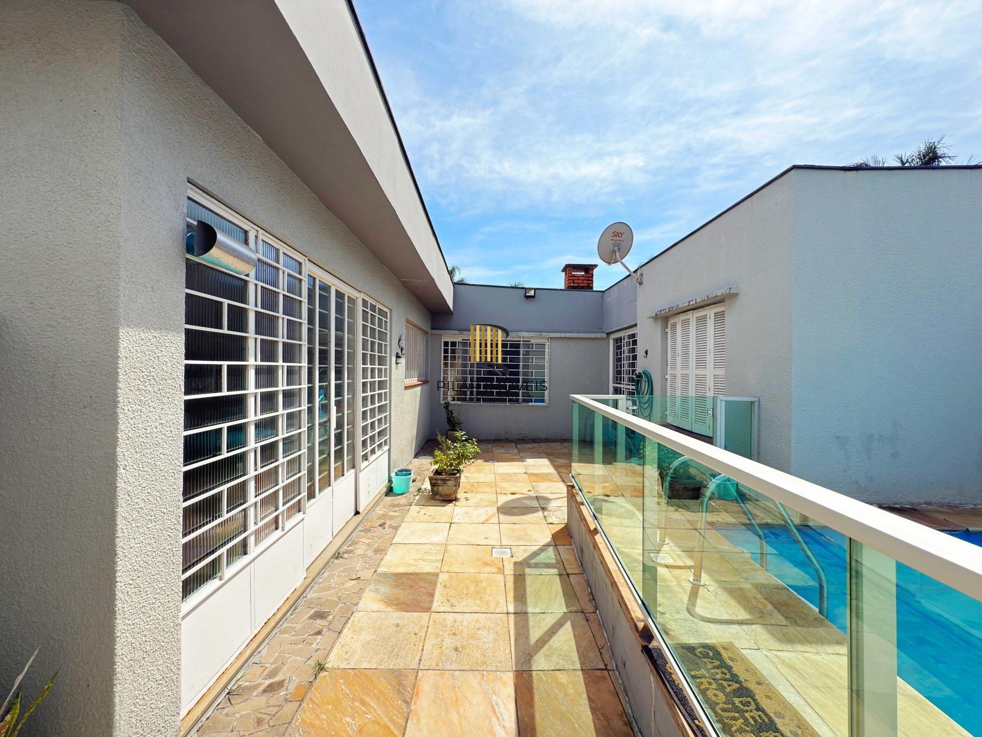 Casa Térrea com Piscina e 3 Dormitórios – Coração de Ipanema