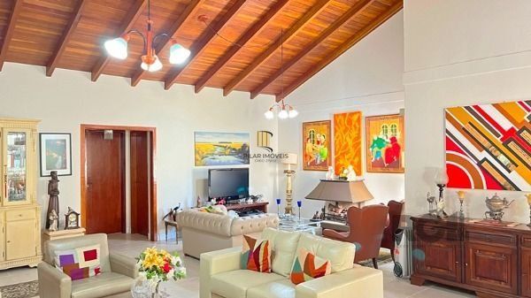 Casa em Porto Alegre, no bairro Nonoai, com 4 dormitório(s), à venda.
