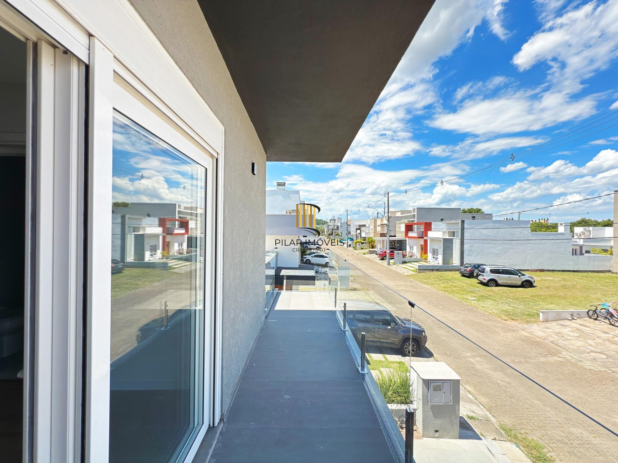 Casa 4 dormitórios( 1 dorm térreo) no Condomínio Villa Amalfi, na zona sul de Porto Alegre.