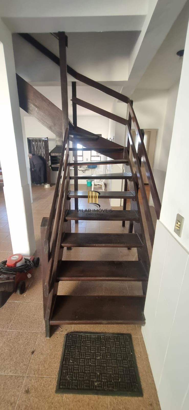 Ótima casa com 3 dormitórios sendo 1suíte e garagem para 4 carros.