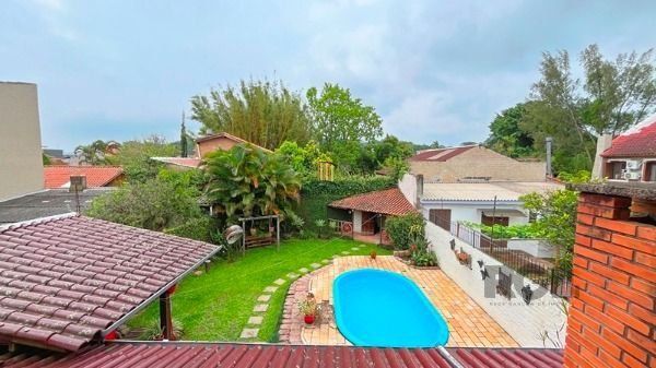 Casa para Venda - 235.64m², 3 dormitórios, sendo 1 suites, 3 vagas - Guarujá
