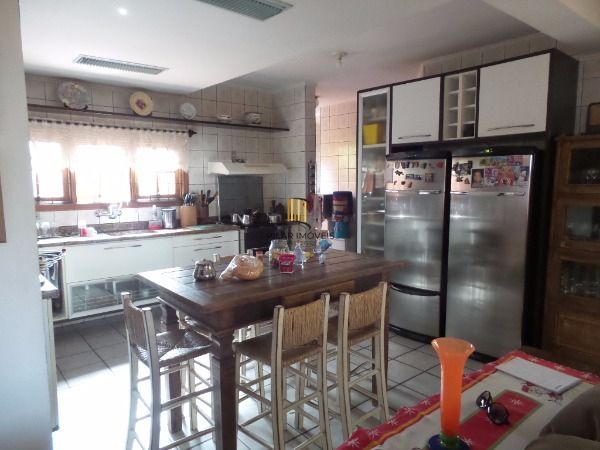 Casa para Venda - 287m², 4 dormitórios, sendo 1 suites, 4 vagas - Tristeza