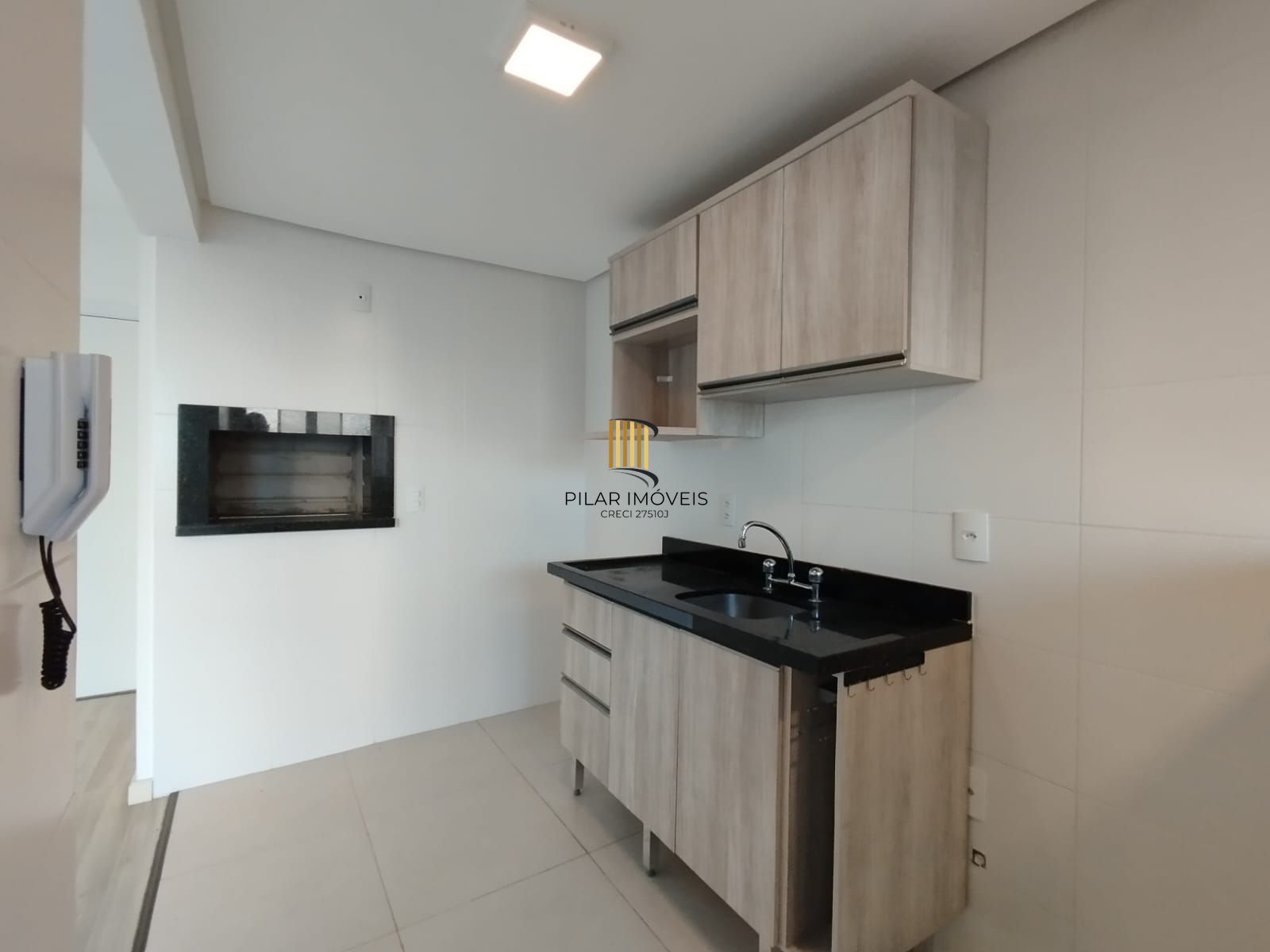 Apartamento, 2 quartos, com 01 suíte, bem localizado, bairro Tristeza.