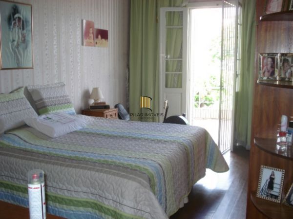 Casa para Venda - 280m², 3 dormitórios, sendo 1 suites, 2 vagas - Medianeira