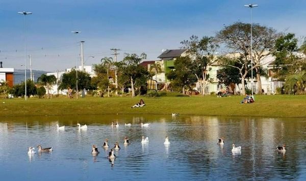 Terreno em Porto Alegre, no bairro Hípica, à venda.