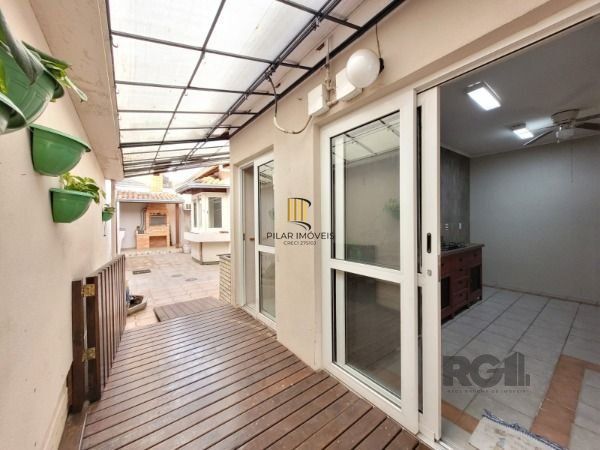 Casa Condominio em Porto Alegre, no bairro Hípica, com 3 dormitório(s), e 3 banheiros, à venda.
