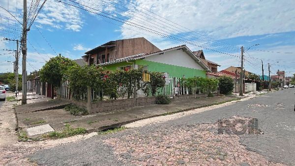 Casa em Porto Alegre, no bairro Hípica, com 2 dormitório(s), e 2 banheiros, à venda. - Pilar Imóveis
