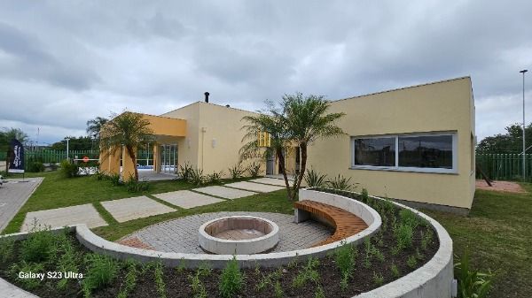 Casa Condominio em Porto Alegre, no bairro Hípica, com 3 dormitório(s), e 3 banheiros, à venda.