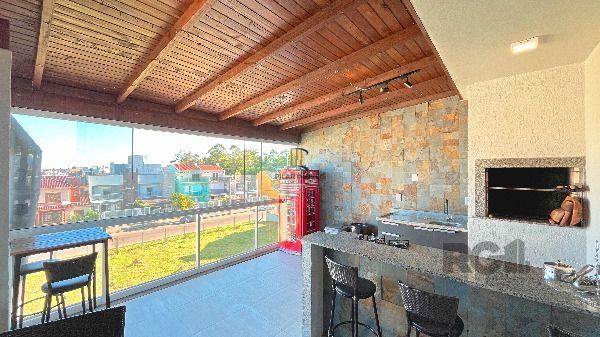 Casa em Porto Alegre, no bairro Hípica, com 3 dormitório(s), e 3 banheiros, à venda.