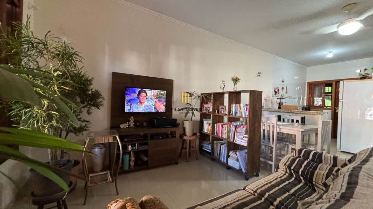 Casa 3 dormitórios no bairro Guarujá