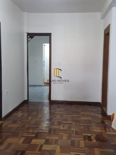 Casa em Porto Alegre, no bairro Vila Nova, com 4 dormitório(s), e 4 banheiros, à venda.