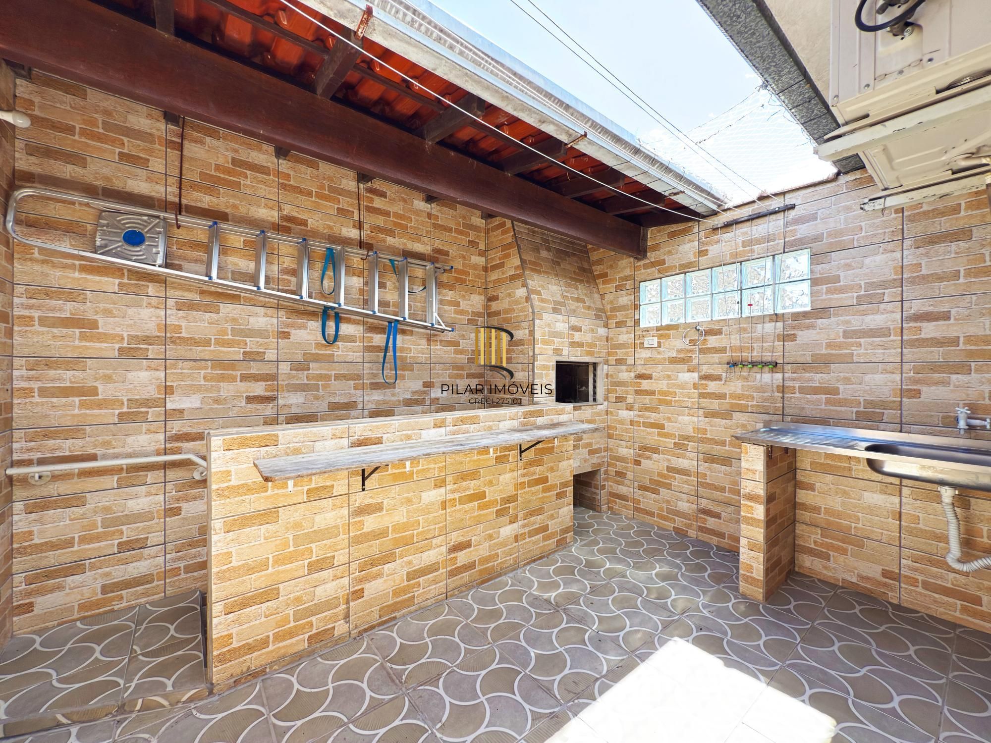 Casa Condominio em Porto Alegre, no bairro Aberta dos Morros, com 2 dormitório(s), e 2 banheiros, à venda.