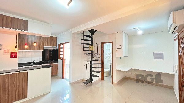 Casa Condominio em Porto Alegre, no bairro Coronel Aparício Borges, com 2 dormitório(s), e 2 banheiros, à venda.