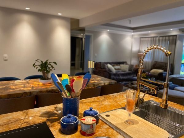 Apartamento em Porto Alegre, no bairro Petrópolis, com 3 dormitório(s), e 3 banheiros, à venda.