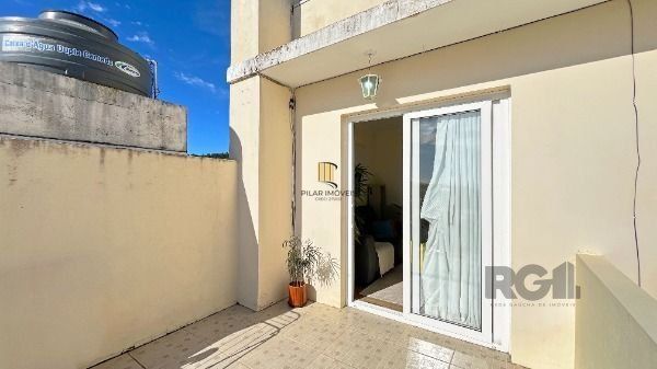 Casa Condominio em Porto Alegre, no bairro Vila Nova, com 3 dormitório(s), e 3 banheiros, à venda.