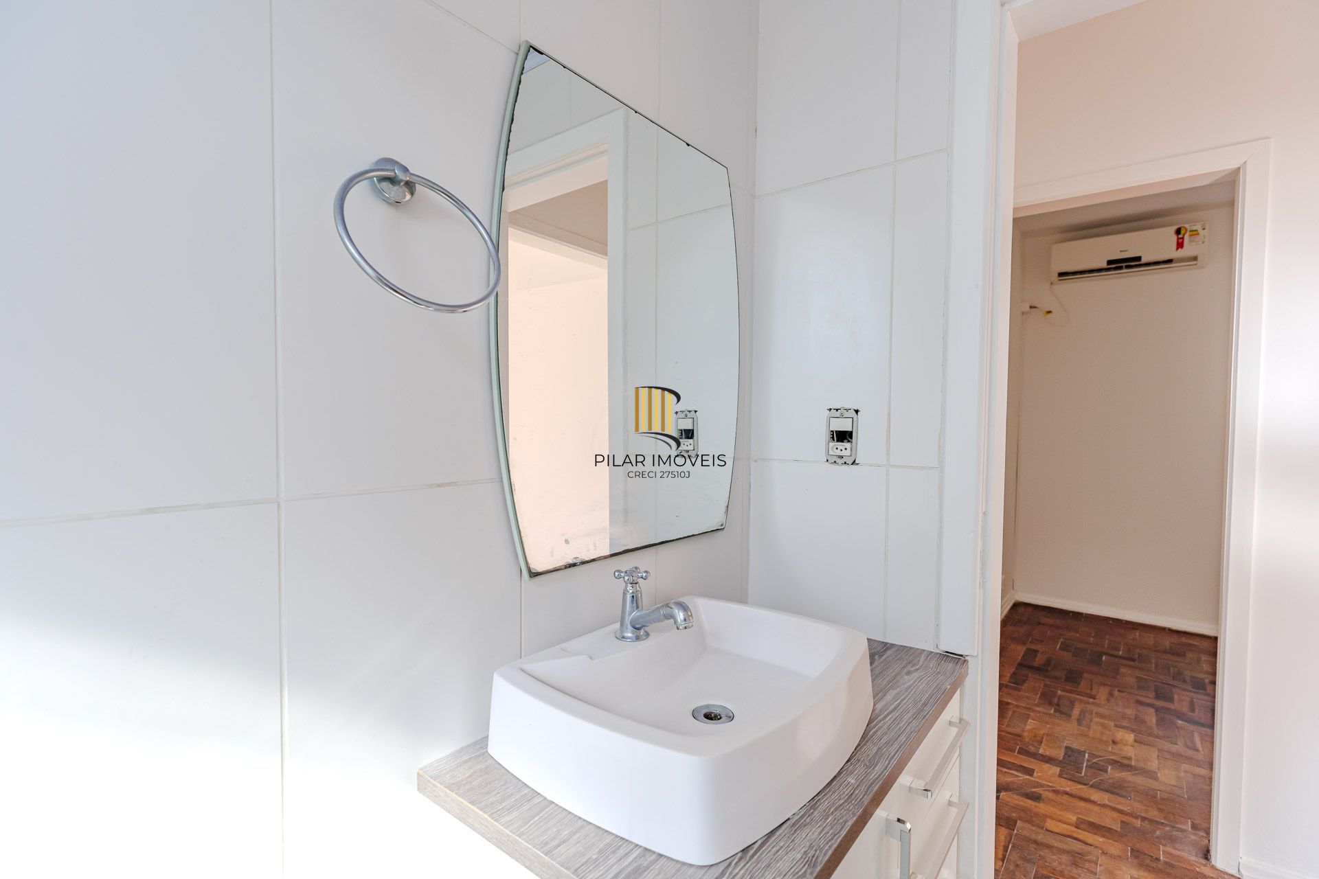 Apartamento com 2 dormitórios no Bairro Camaquã.